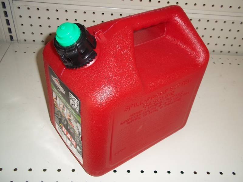lot 460 image: 2 Gallon Gas Can