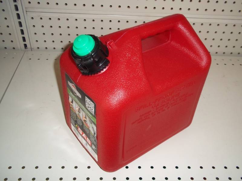 lot 462 image: 2 Gallon Gas Can