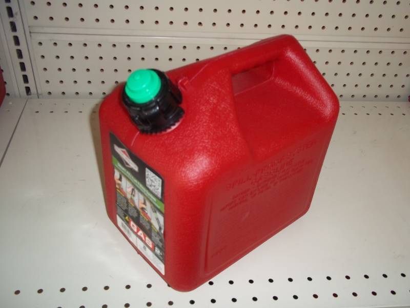 lot 463 image: 2 Gallon Gas Can