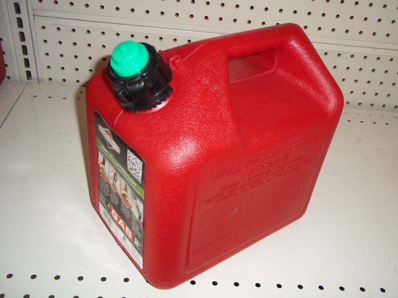 lot 466 image: 2 Gallon Gas Can