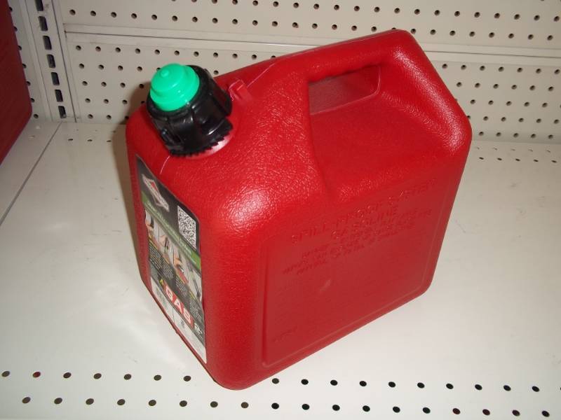 lot 467 image: 2 Gallon Gas Can