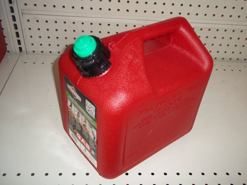 lot 470 image: 2 Gallon Gas Can