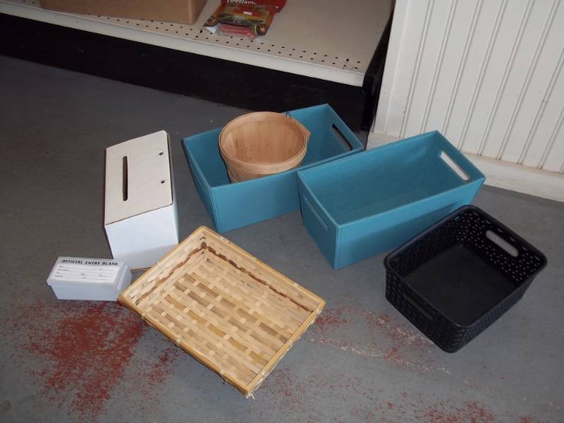 lot 481 image: Lot of Misc Baskets, Entry Box