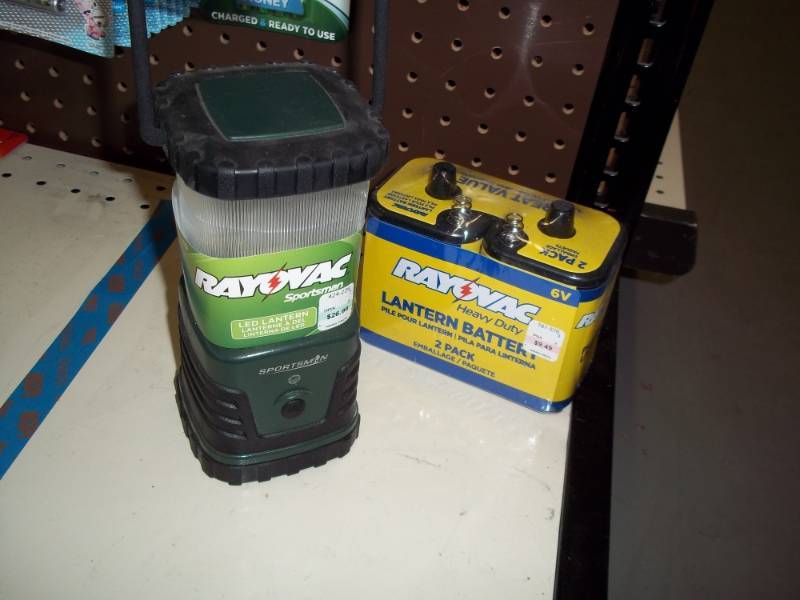 lot 506 image: Raovac Sportsmen Lantern and battery