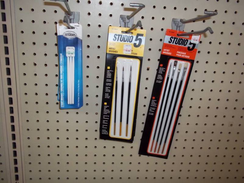 lot 516 image: Artist Brushes