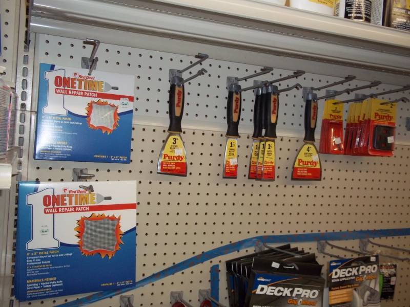 lot 520 image: Wall Lot including Putty Knives, Sheetrock Repair Patch