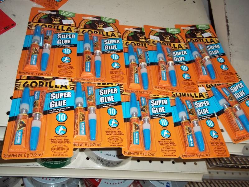 lot 540 image: Lot of 10 Packages of Super Glue