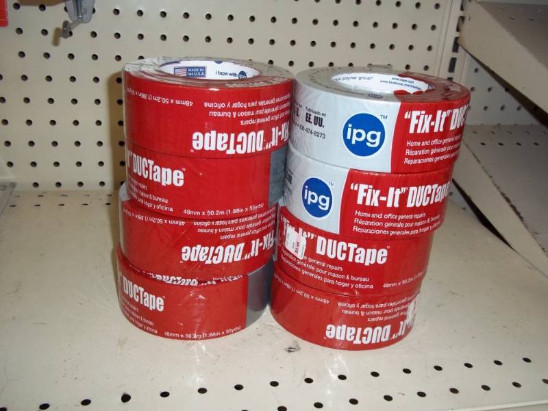 lot 546 image: Lot of 8 Rolls of Duct Tape