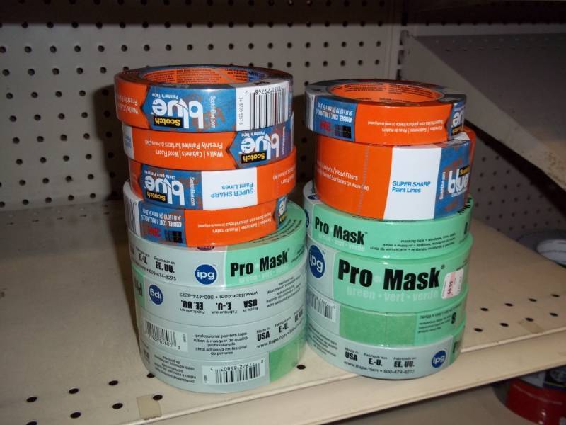 lot 554 image: Lot of Painters Tape 14 rolls of blue and green