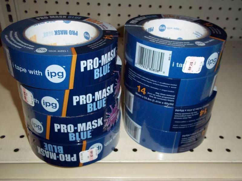 lot 559 image: Lot of 8 rolls of Blue Painters Tape