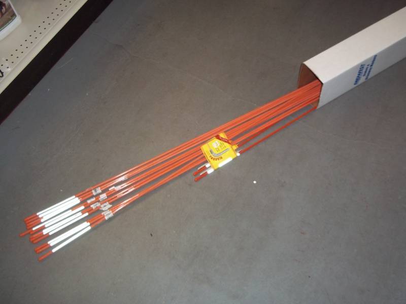 lot 562 image: Lot of Driveway Markers with Reflective Tops