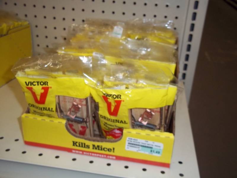 lot 565 image: Lot of 40 Mouse Trap packages