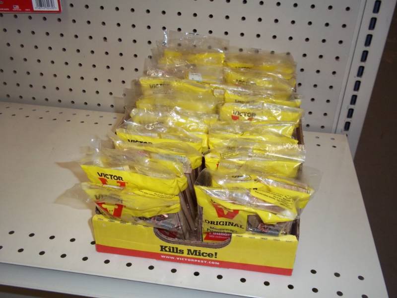 lot 566 image: Lot of 40 Mouse Trap packages