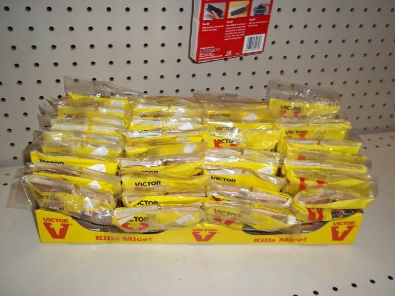 lot 567 image: Lot of 40 Mouse Trap packages