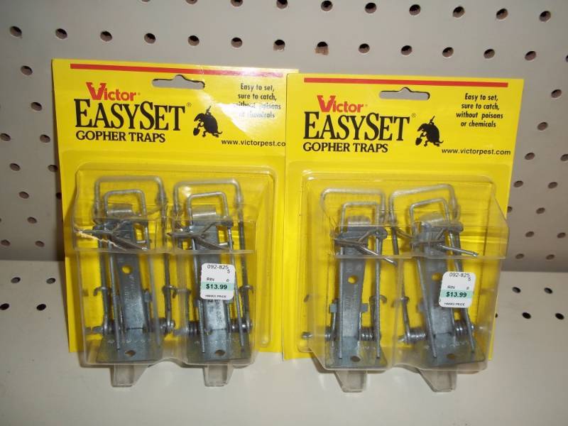 lot 573 image: Lot of 2 Packages of Gopher Traps
