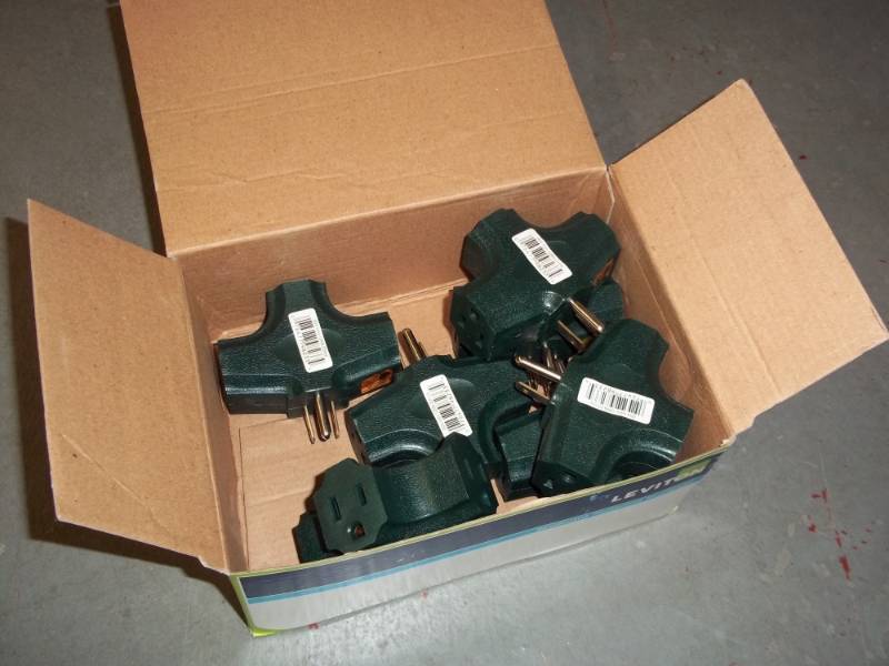 lot 631 image: Box of 7 - 3 way Electrical plug in adapters