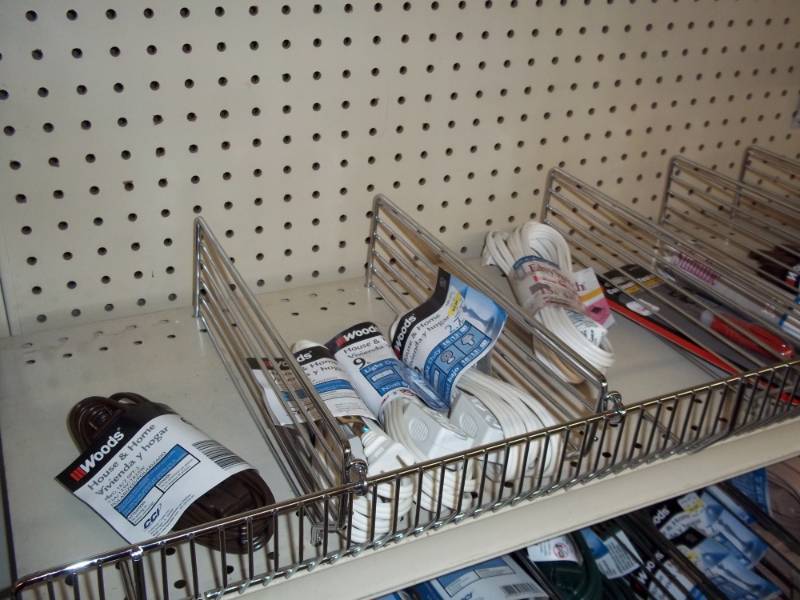 lot 633 image: Shelf of Assorted Household Extension Cords