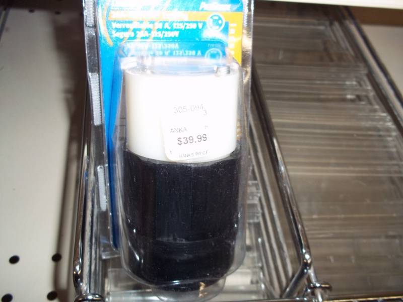 lot 682 image: 20 amp Locking Plug