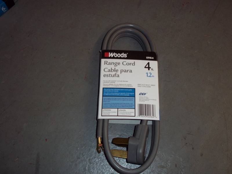 lot 693 image: Range Cord  4 ft