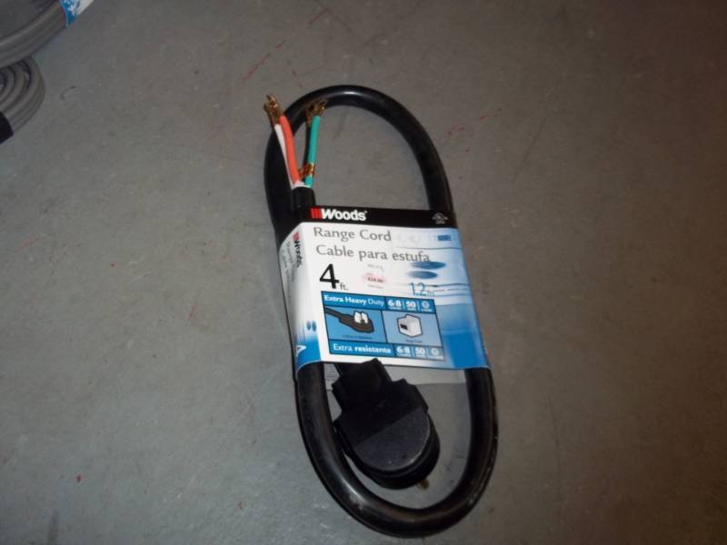 lot 694 image: Range Cord  4 ft