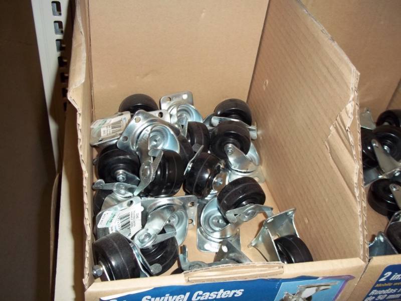 lot 712 image: Box of 2 in Roller Casters