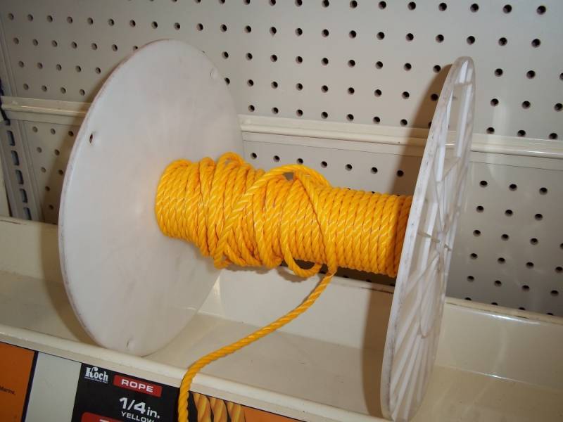 lot 722 image: Roll of Poly Rope 14 in yellow