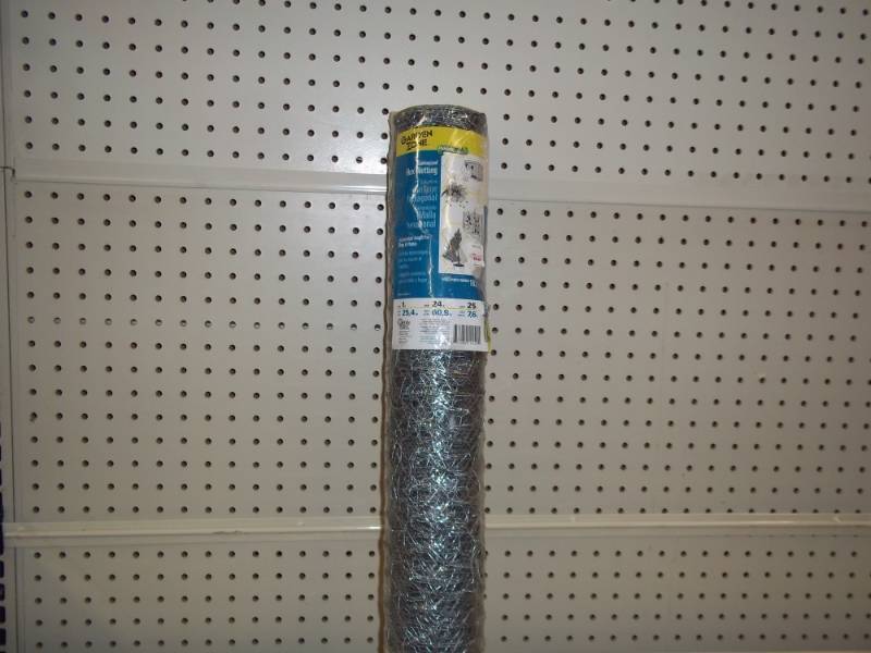 lot 725 image: Galvanized Hex Netting 24 in high x 25 ft long