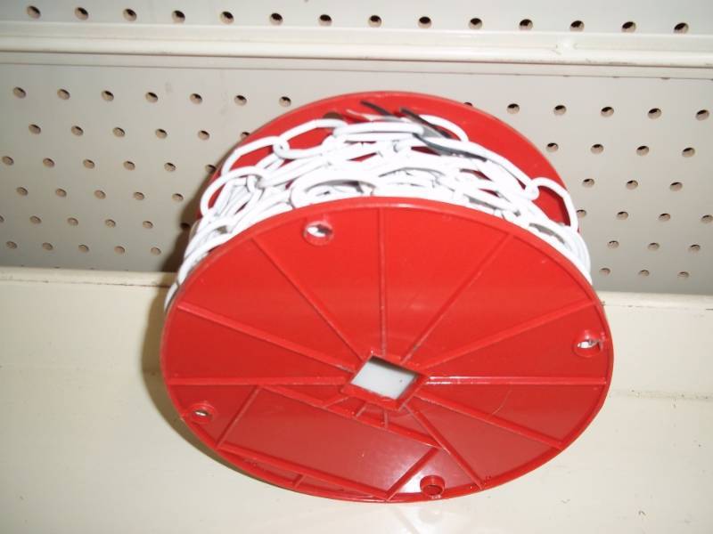 lot 733 image: Roll of Decorative White Chain