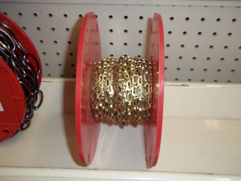 lot 735 image: Small roll of Safety Chain