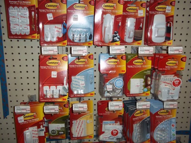 lot 748 image: Wall Lot  Assortment of Command Products