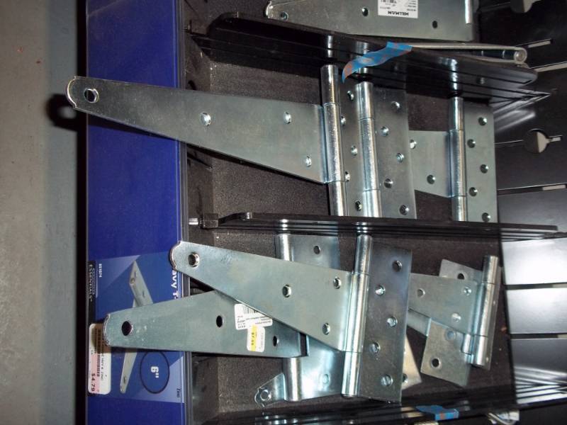 lot 765 image: Lot Assortment of T Hinges 6 in, 8 in and 10 in