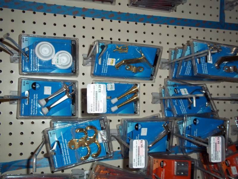 lot 769 image: Wall Lot of Hooks, Door Stops, Door Pulls