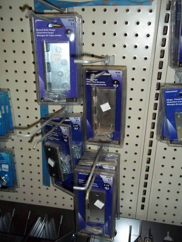 lot 771 image: Wall Lot of Door Hinges