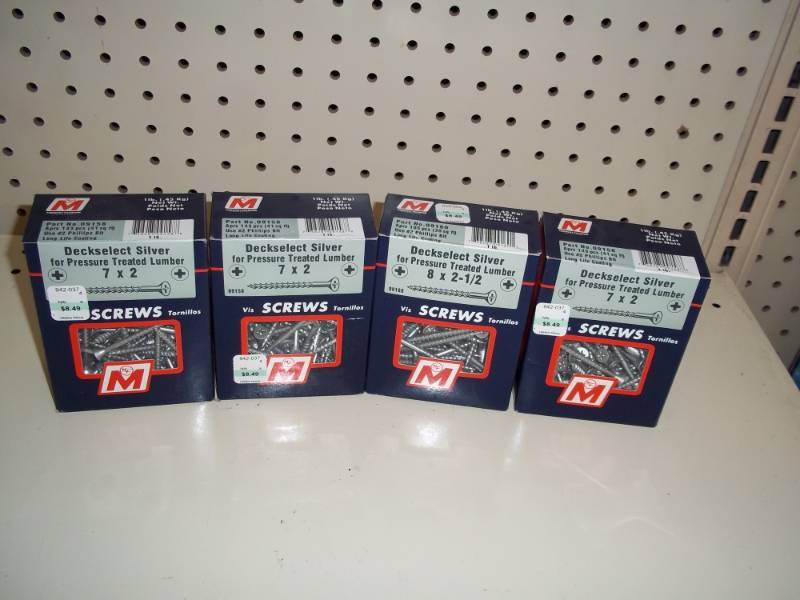 lot 796 image: Lot of 4 boxes of Deck Screws 7 x 2