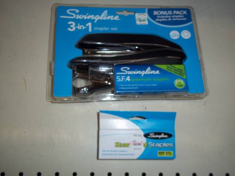 lot 815 image: Swingline Stapler with box of staples