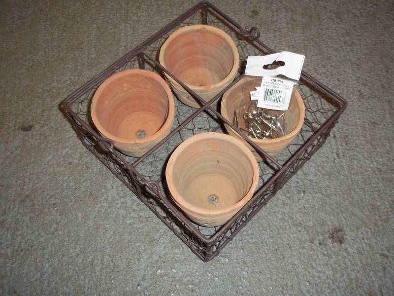 lot 883 image: Hanging Flower Pot Baskets with swivels