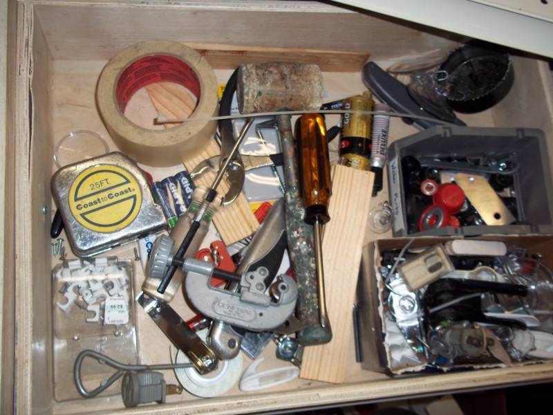 lot 885 image: Draw full of supplies and tools