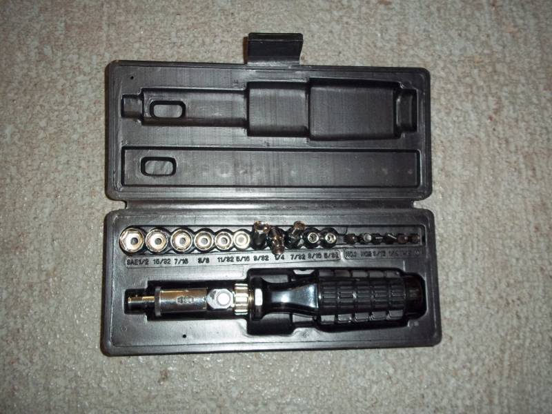 lot 886 image: Used Screw Driver Set
