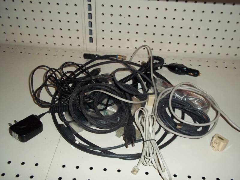 lot 890 image: Lot of used assorted cords