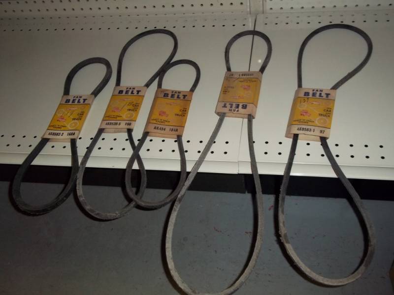 lot 891 image: Lot of Assorted Vintage Belts