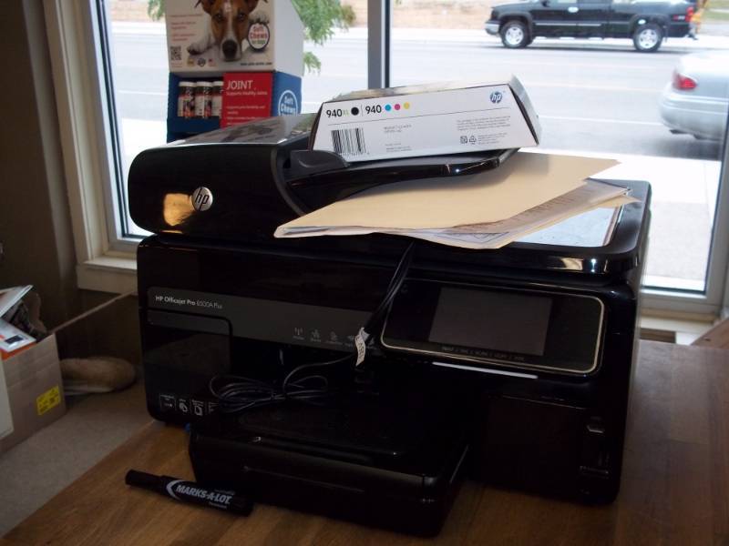 lot 894 image: Used Printer with Replacement Cartridge