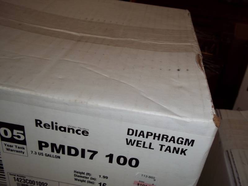 lot 904 image: Diaphragm Well Tank 7.3 gallon