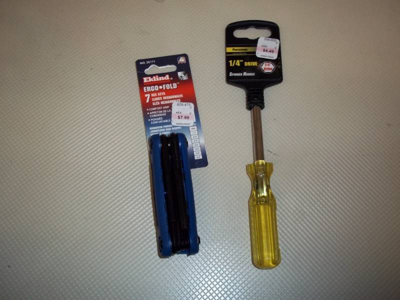 lot 927 image: Hex Key Set and 14 in Drive Driver