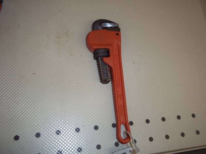 lot 957 image: Pipe wrench 8 in