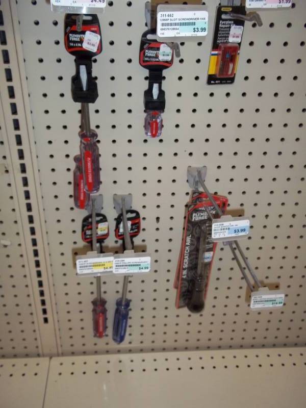 lot 970 image: Lot of Misc Screw Drivers