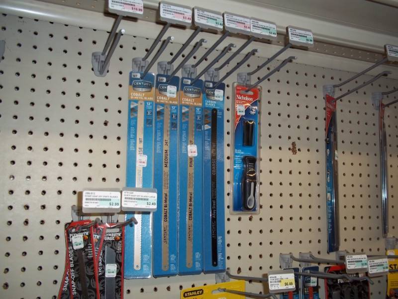 lot 973 image: Lot of Misc Hack Saw Blades and Files with handle