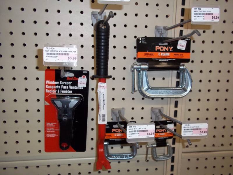 lot 981 image: Lot of C clamps, Window scraper, Nail Puller