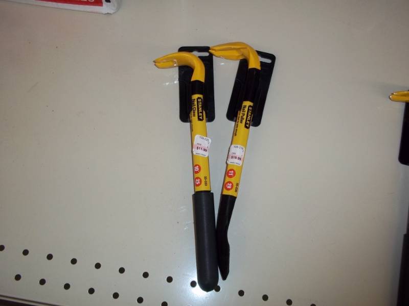 lot 987 image: Pair of Nail Pullers