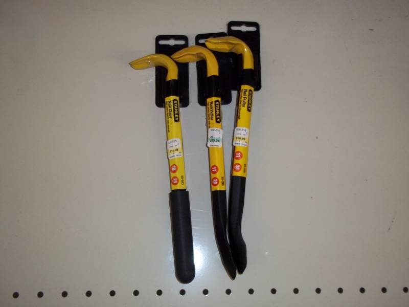 lot 989 image: Lot of 3 Nail pullers