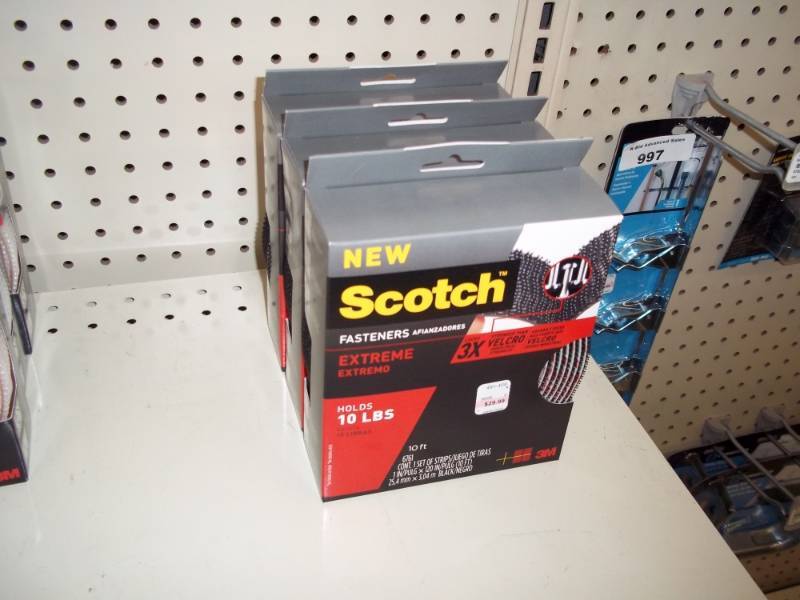 lot 1004 image: Lot of 3 boxes of black Velcro
